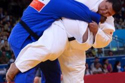 英雄联盟总决赛-游泳比赛中出现惊人逆转，现场观众惊呼连连的简单介绍