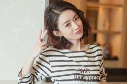 英雄联盟总决赛门票-绿茵与硬木，双战场的争冠突围记