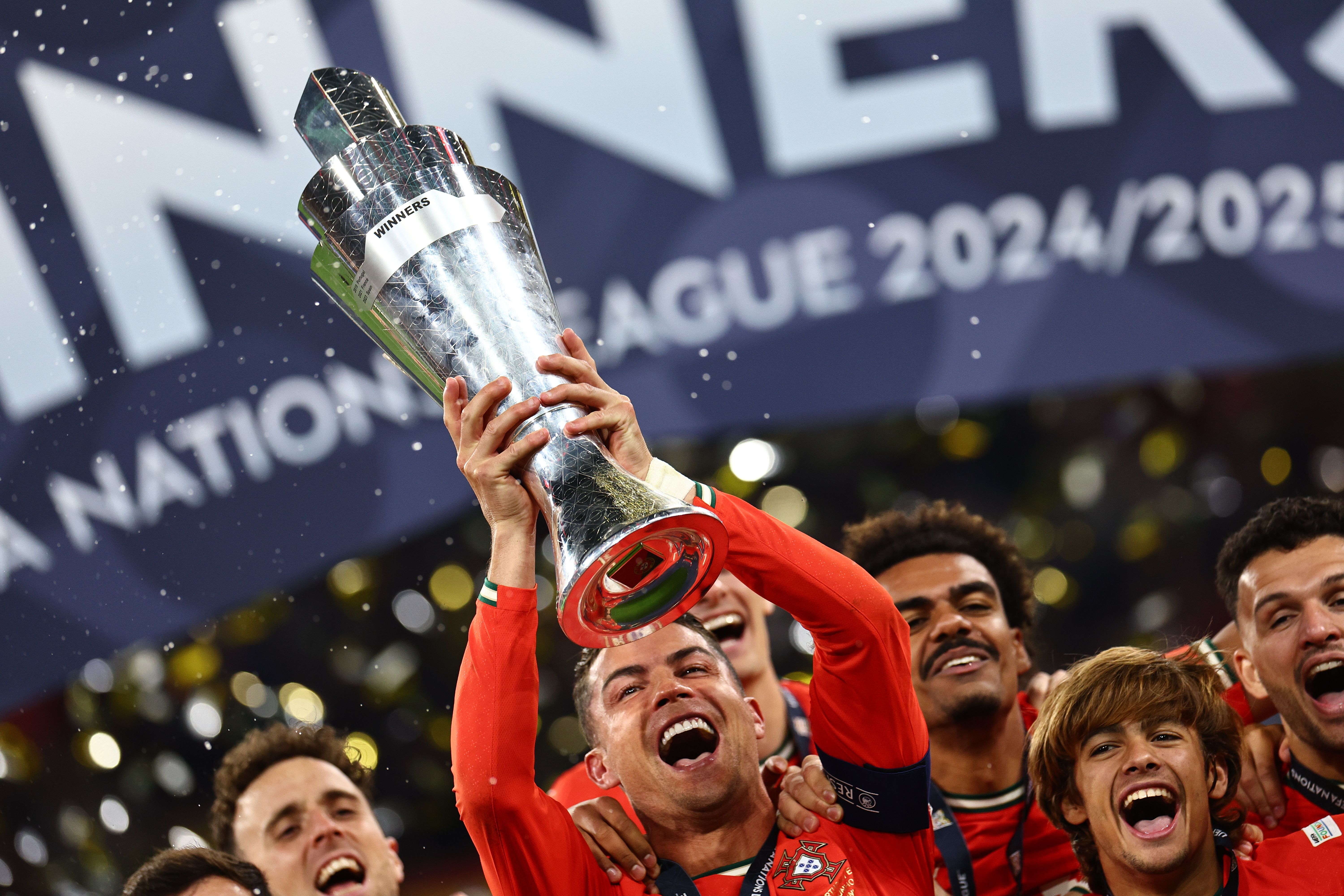 葡萄牙大胜意大利,领跑小组 葡萄牙大胜意大利,领跑小组