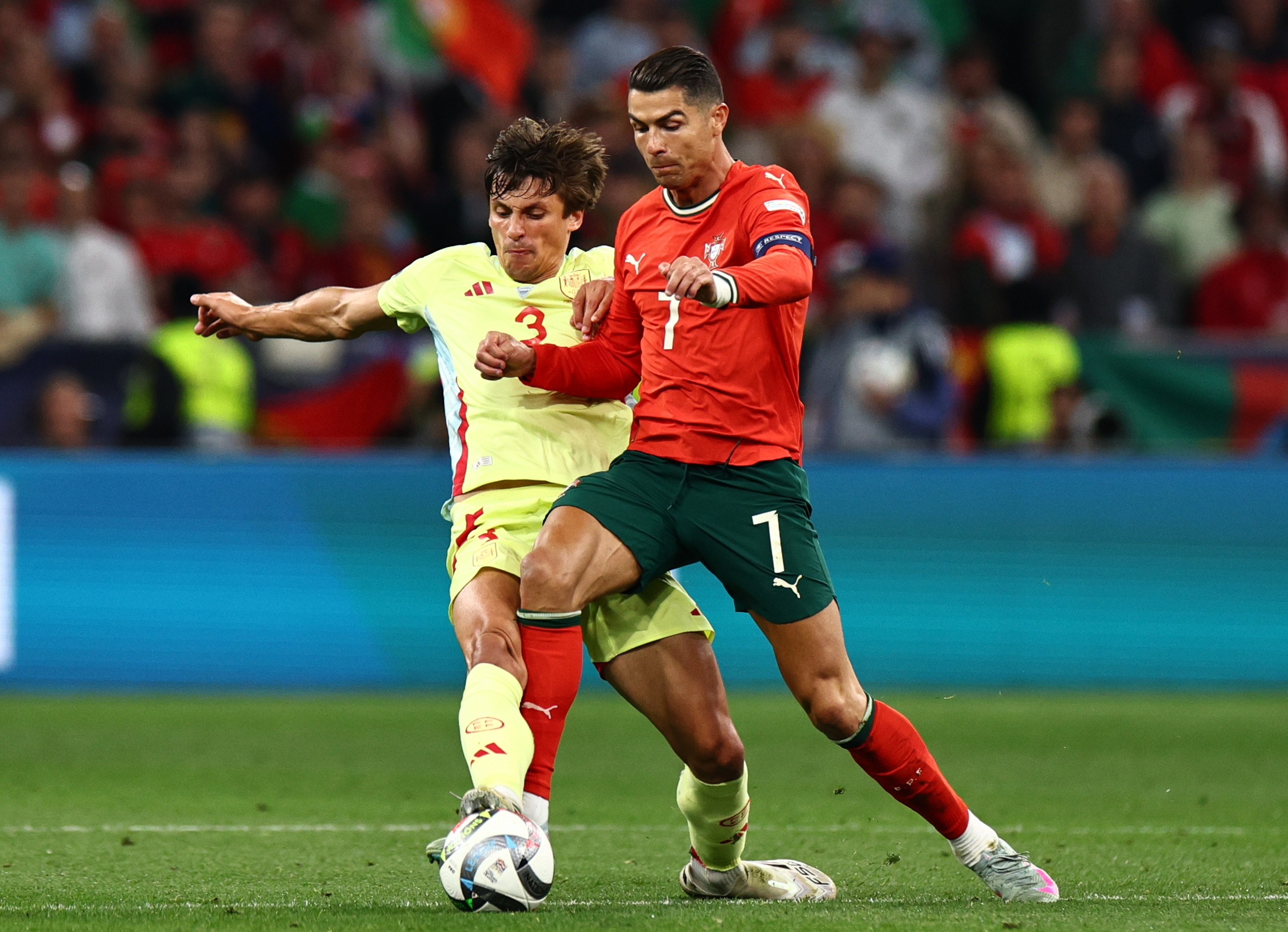 葡萄牙大胜意大利,领跑小组 葡萄牙大胜意大利,领跑小组