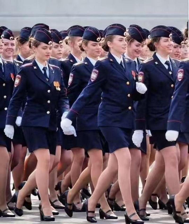 俄罗斯选手飒爽出场，斩获金牌