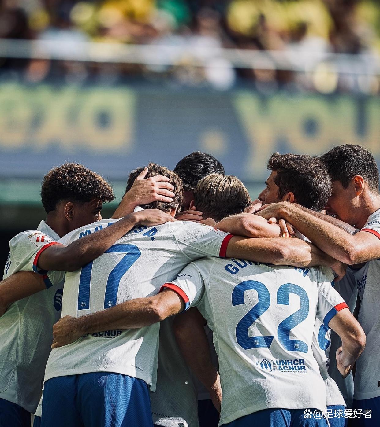 包含绿茵场上风云再起，球迷热情高涨的词条