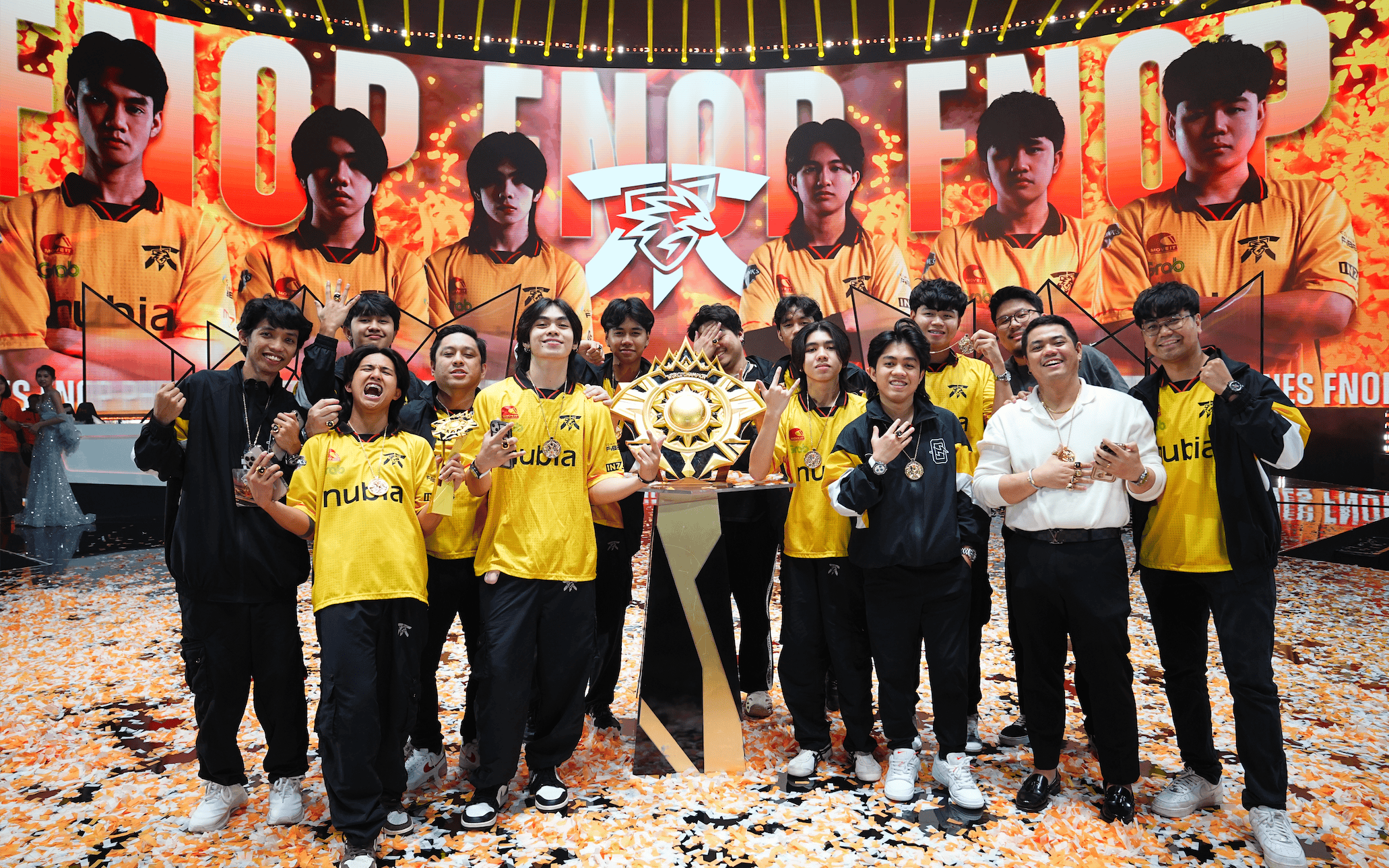 世界级选手对决,精彩纷呈引人入胜 世界级选手对决,精彩纷呈引人入胜