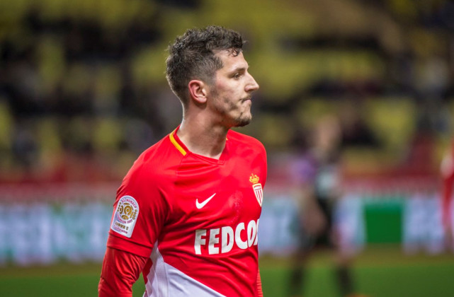 包含摩纳哥客场告捷，冲击积分榜前列的词条