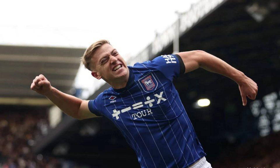 曼城阵中年轻球员崭露头角，展现出不俗实力