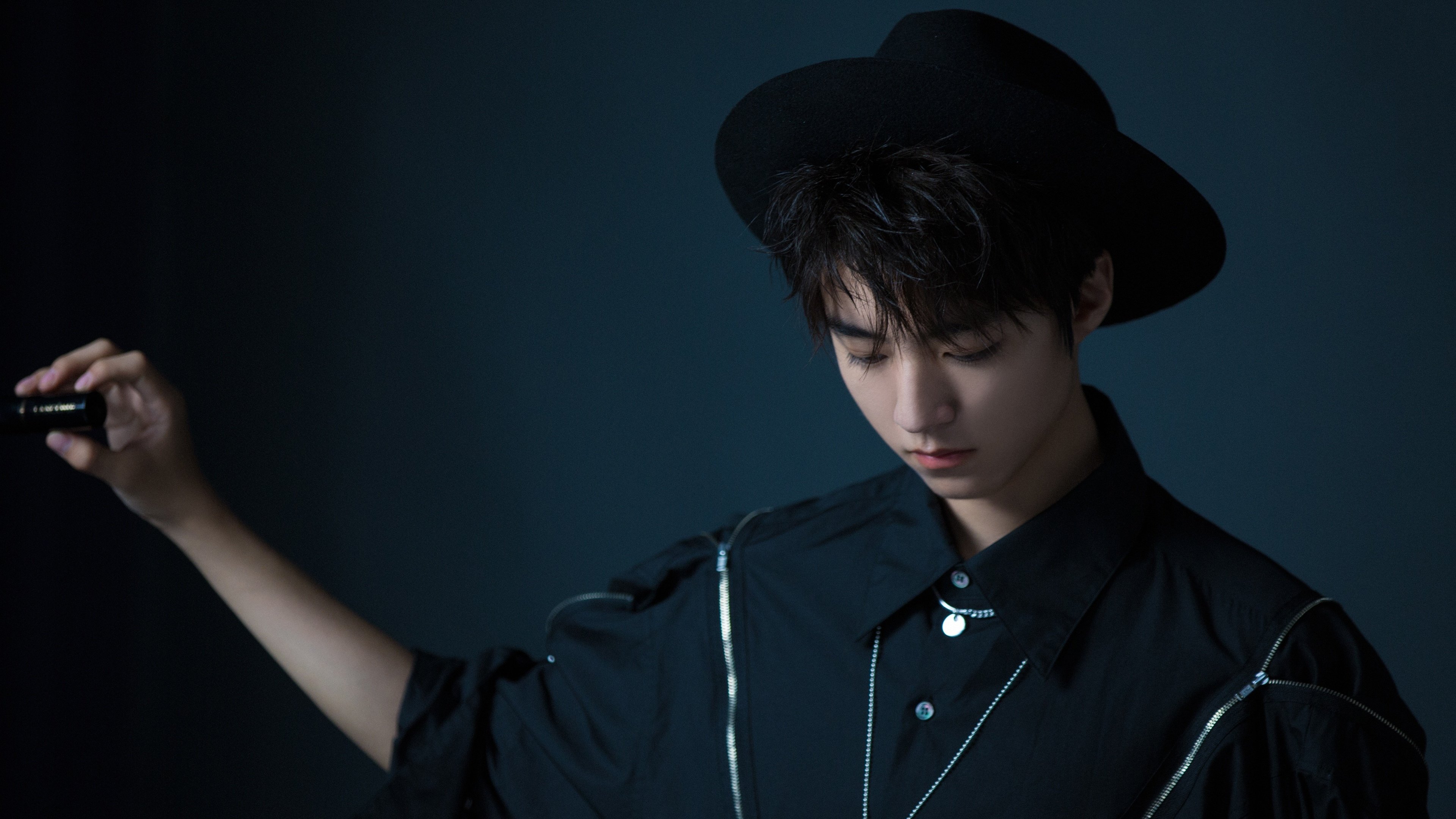 冰与火之歌,当德文·布克在季后赛之夜摘下常规赛的面具